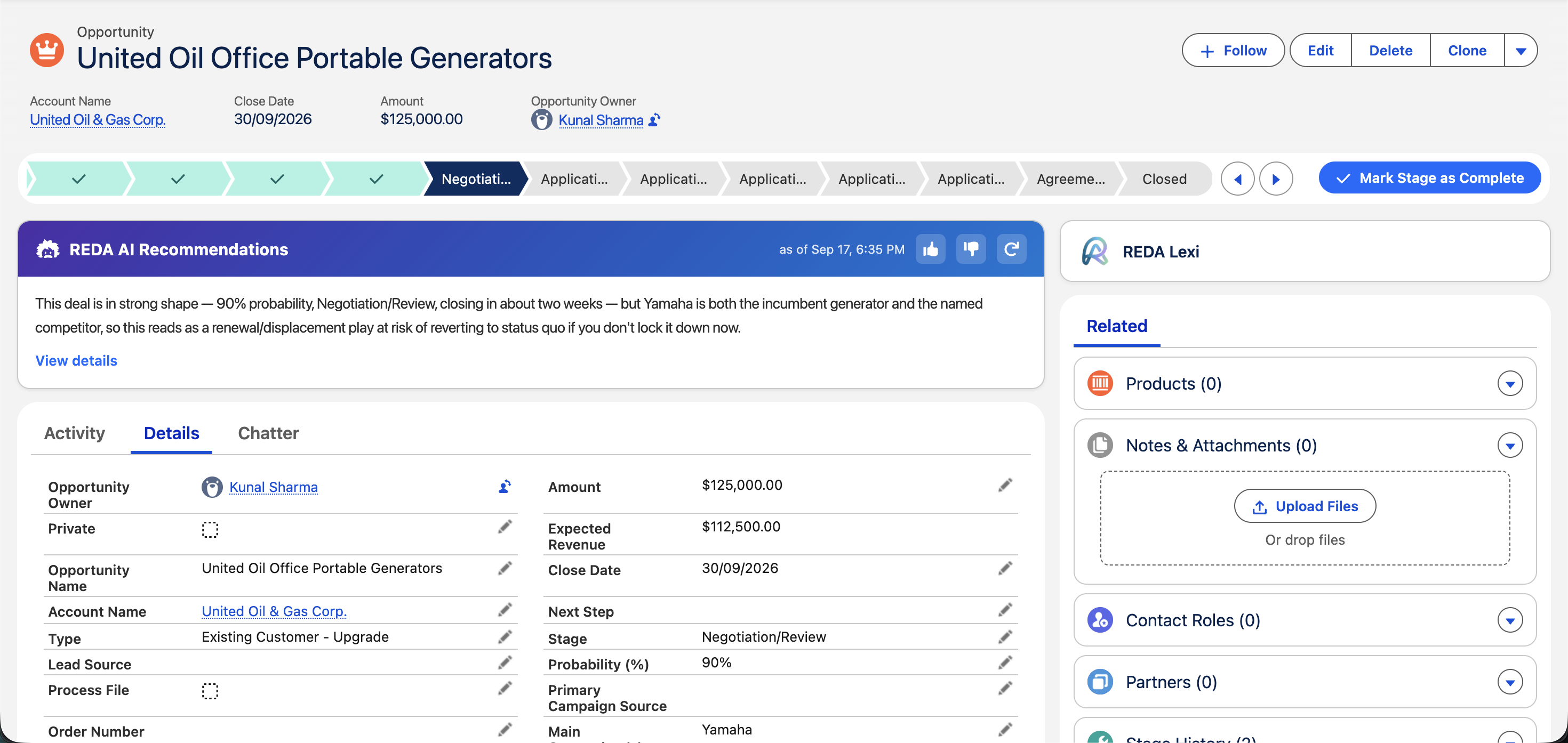 Ejemplo de una oportunidad de Salesforce con una recomendación de REDA AI sobre los detalles del registro